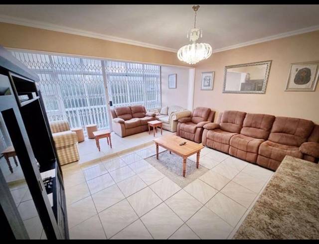 3 BEDROOM APARTMENT FOR SALE IN UMDLOTI BEACH